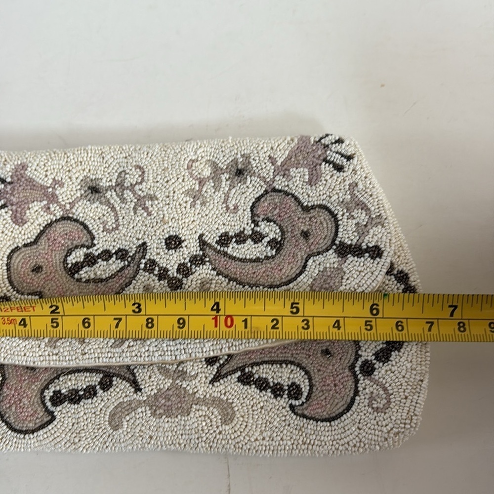 Antique 1920s Made in France cream beaded clutch silk interior. Cream brown pink - Picture 15 of 16
